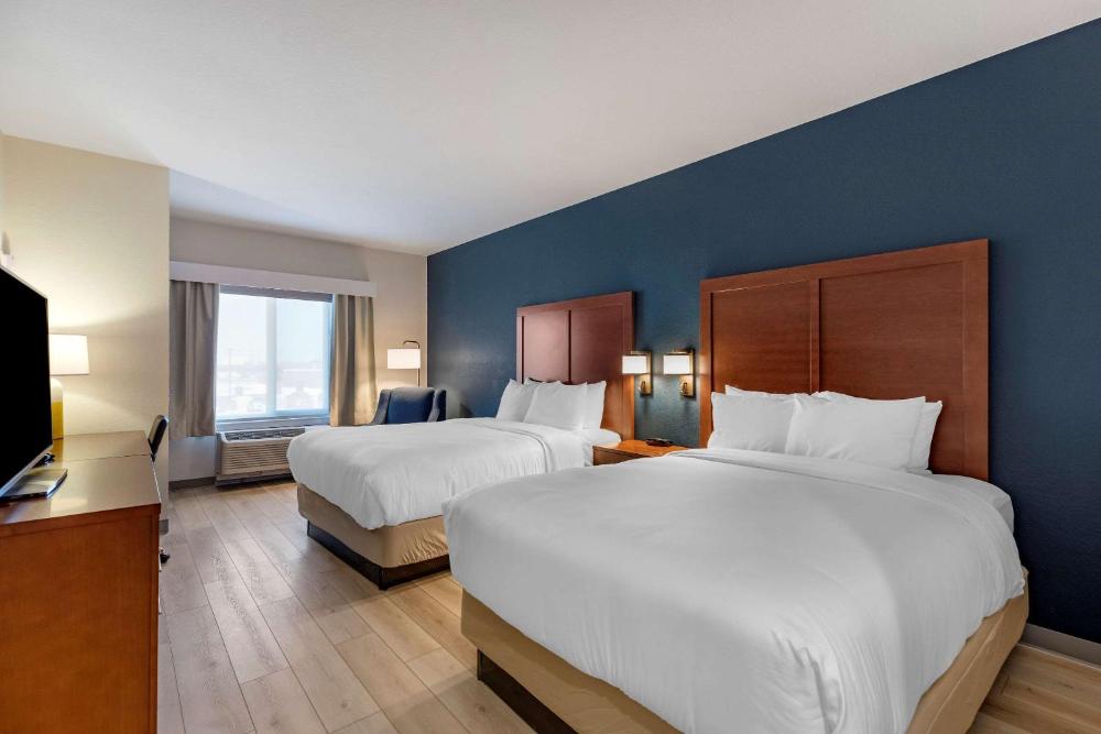 Standard Queen Room with Two Queen Beds - Non Smoking  interior